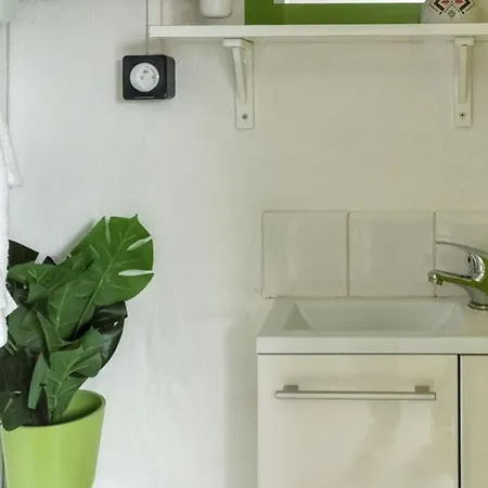 Confortable Avec Vue Sur La A 13 M² B *